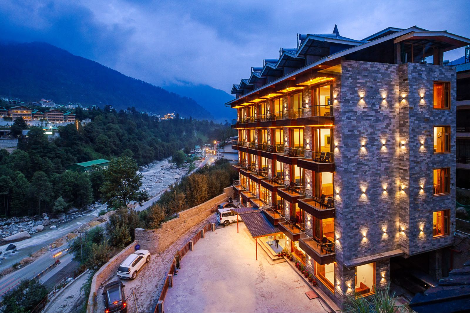 Hotel River Pine in Manali by Pineberry Hotels